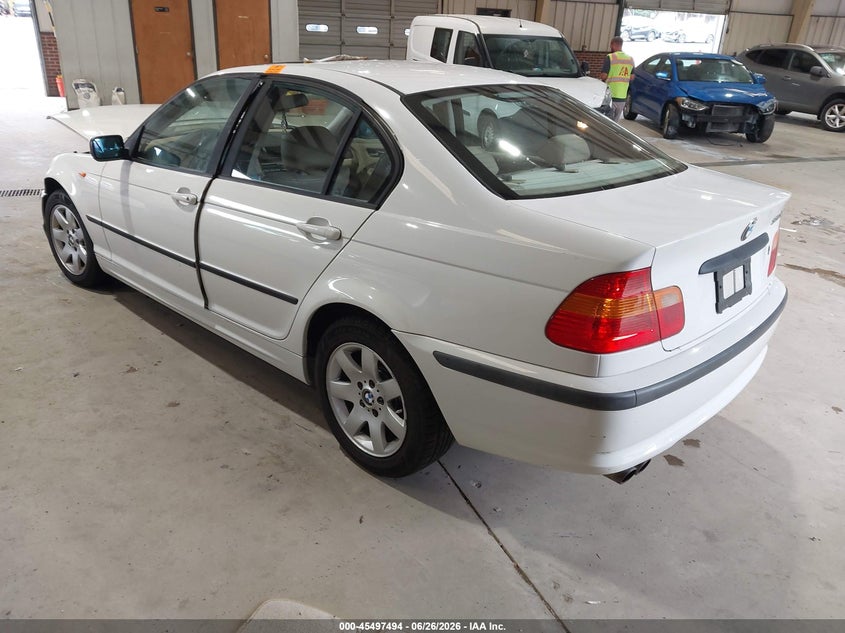 2002 BMW 3er VIN WBAEU33492PF68316 IAAI salvage auction — BIOHAZARD/CHEMICAL, Salvage (North Carolina), sold $275 on 2026-07-30 (photo 3)