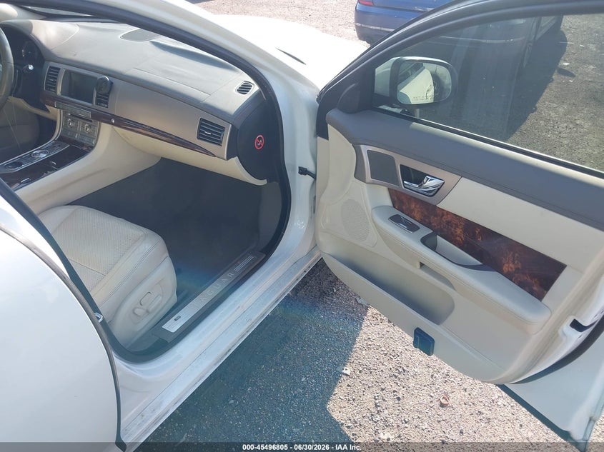 2011 Jaguar Xf VIN SAJWA0GB8BLS18107 IAAI salvage auction — NORMAL WEAR, Clear (Florida), sold $1,025 on 2026-07-14 (photo 5)