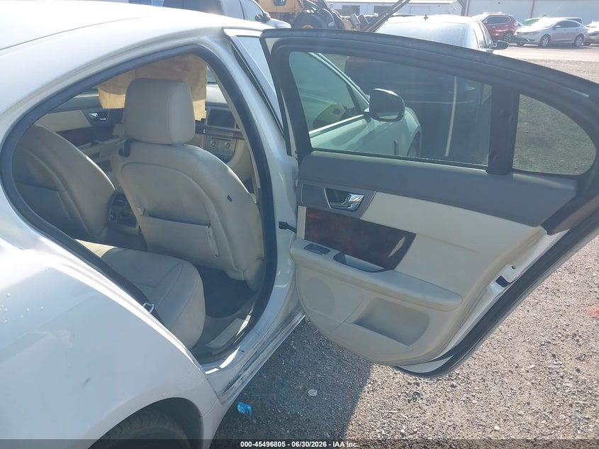 2011 Jaguar Xf VIN SAJWA0GB8BLS18107 IAAI salvage auction — NORMAL WEAR, Clear (Florida), sold $1,025 on 2026-07-14 (photo 8)