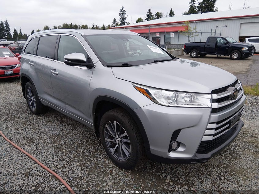 2017 Toyota Highlander VIN 5TDJZRFH4HS413205 IAAI salvage auction — LEFT FRONT, Salvage Title, sold $7,600 on 2026-07-29 (photo 1)