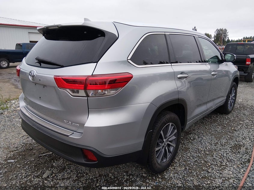 2017 Toyota Highlander VIN 5TDJZRFH4HS413205 IAAI salvage auction — LEFT FRONT, Salvage Title, sold $7,600 on 2026-07-29 (photo 4)