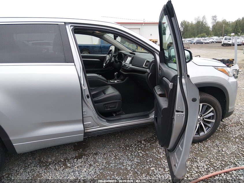 2017 Toyota Highlander VIN 5TDJZRFH4HS413205 IAAI salvage auction — LEFT FRONT, Salvage Title, sold $7,600 on 2026-07-29 (photo 5)