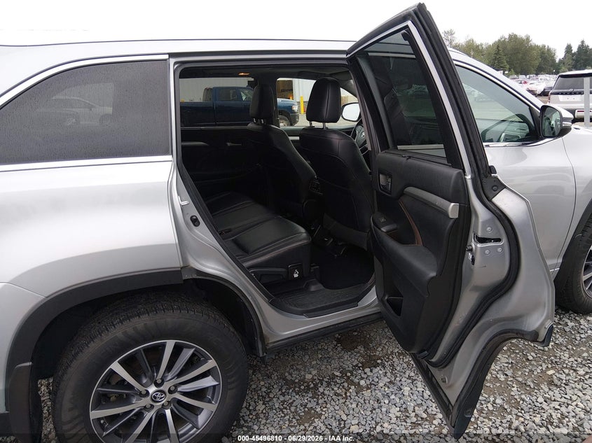 2017 Toyota Highlander VIN 5TDJZRFH4HS413205 IAAI salvage auction — LEFT FRONT, Salvage Title, sold $7,600 on 2026-07-29 (photo 8)