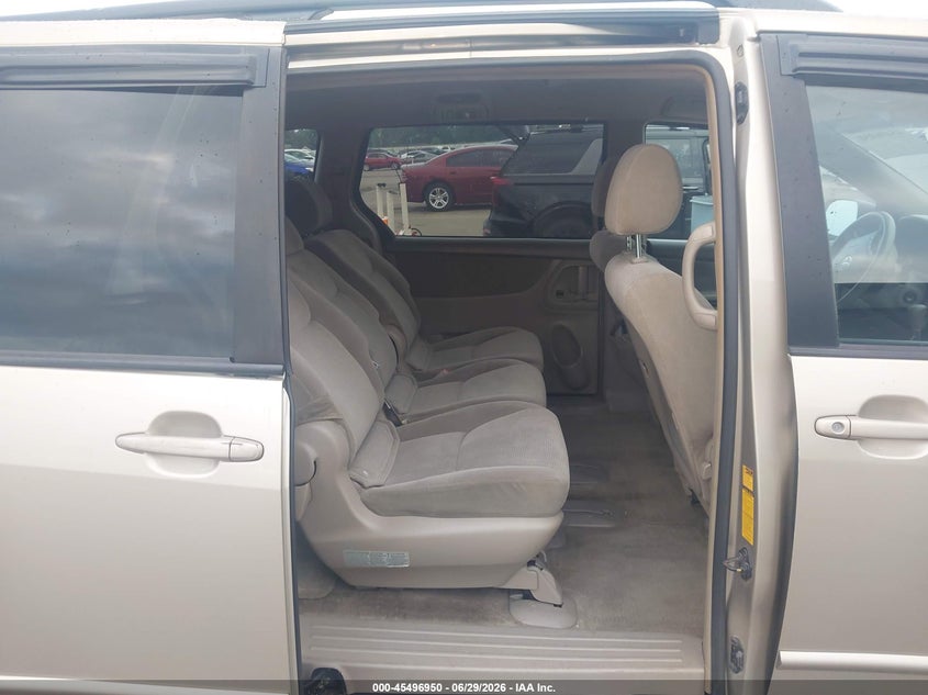 2005 Toyota Sienna VIN 5TDZA23C05S333812 IAAI salvage auction — REAR END, Clear (Indiana), sold $750 on 2026-07-31 (photo 8)
