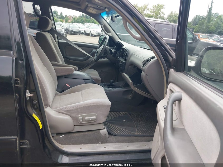 2004 Toyota Sequoia VIN 5TDBT44A34S232573 IAAI salvage auction — NORMAL WEAR, Clear (Pennsylvania), sold $700 on 2026-07-10 (photo 5)