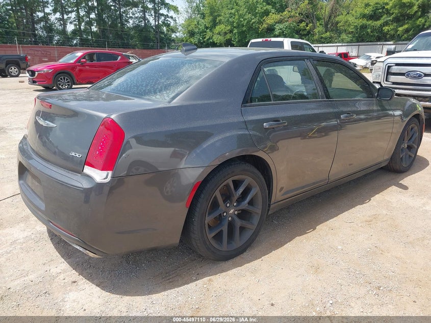 2019 Chrysler 300 VIN 2C3CCAAG5KH636972 IAAI salvage auction — NORMAL WEAR, Original (Texas), sold $4,450 on 2026-07-09 (photo 4)