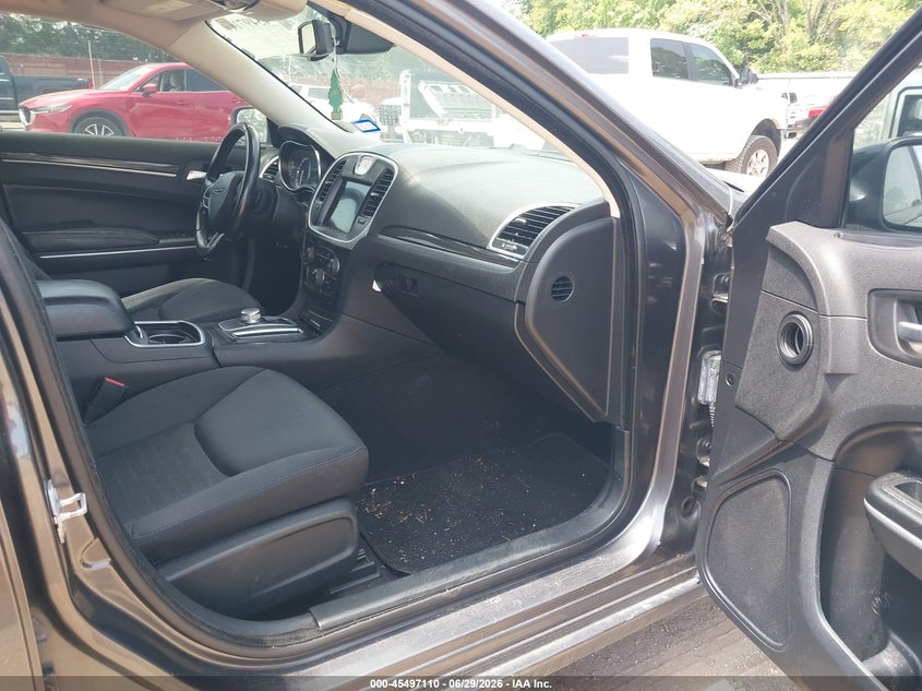 2019 Chrysler 300 VIN 2C3CCAAG5KH636972 IAAI salvage auction — NORMAL WEAR, Original (Texas), sold $4,450 on 2026-07-09 (photo 5)