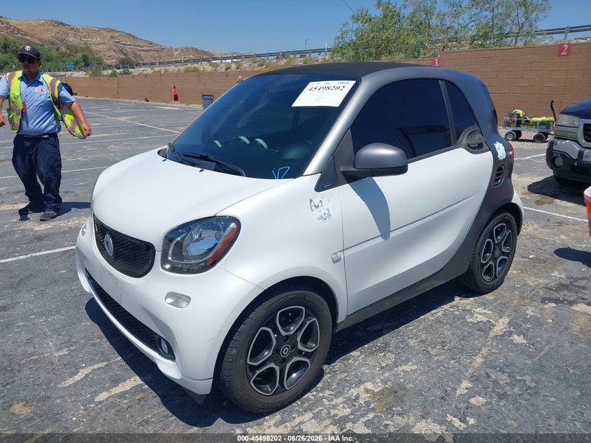 2018 Smart VIN WMEFJ9BA2JK326410 IAAI salvage auction — RIGHT SIDE, Salvage (California), sold $2,400 on 2026-07-29 (photo 2)