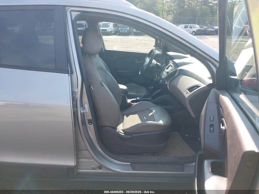 2015 Hyundai Tucson VIN KM8JUCAG8FU090971 IAAI salvage auction — NORMAL WEAR, Clear (Massachusetts), sold $950 on 2026-07-24 (photo 5)