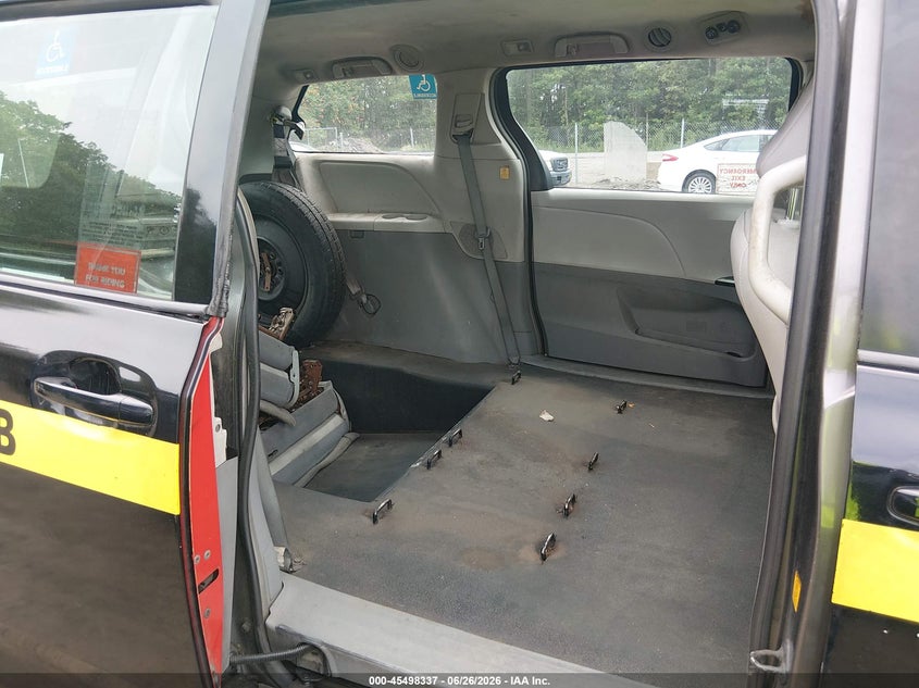 2012 Toyota Sienna VIN 5TDZK3DC0CS273643 IAAI salvage auction — NORMAL WEAR, Clear (Virginia), sold $1,000 on 2026-07-22 (photo 8)