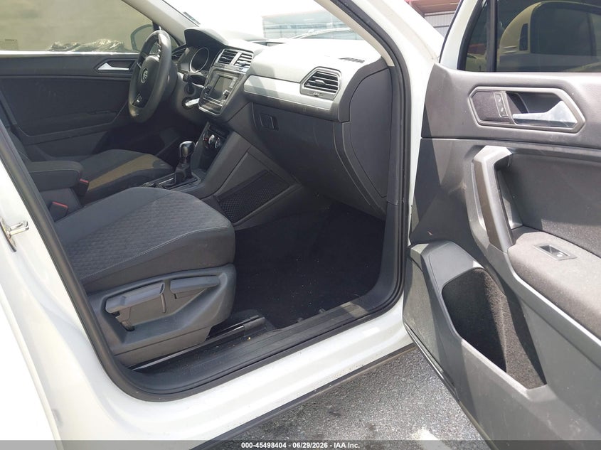 2021 Volkswagen Tiguan VIN 3VV0B7AX5MM155985 IAAI salvage auction — NORMAL WEAR, Salvage Title, sold $4,700 on 2026-08-27 (photo 5)