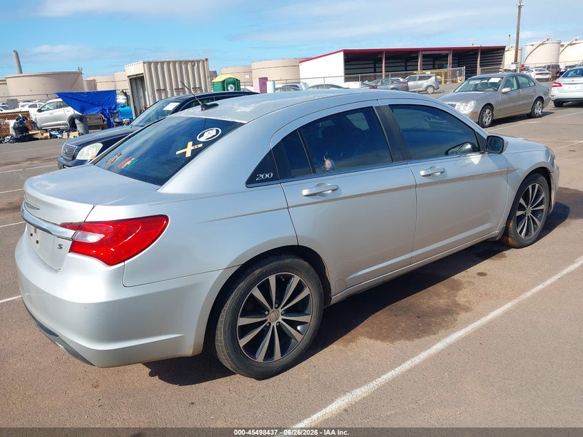 2012 Chrysler 200 VIN 1C3CCBBG6CN297734 IAAI salvage auction — NORMAL WEAR, Bill Of Sale (Hawaii), sold $275 on 2026-08-18 (photo 4)