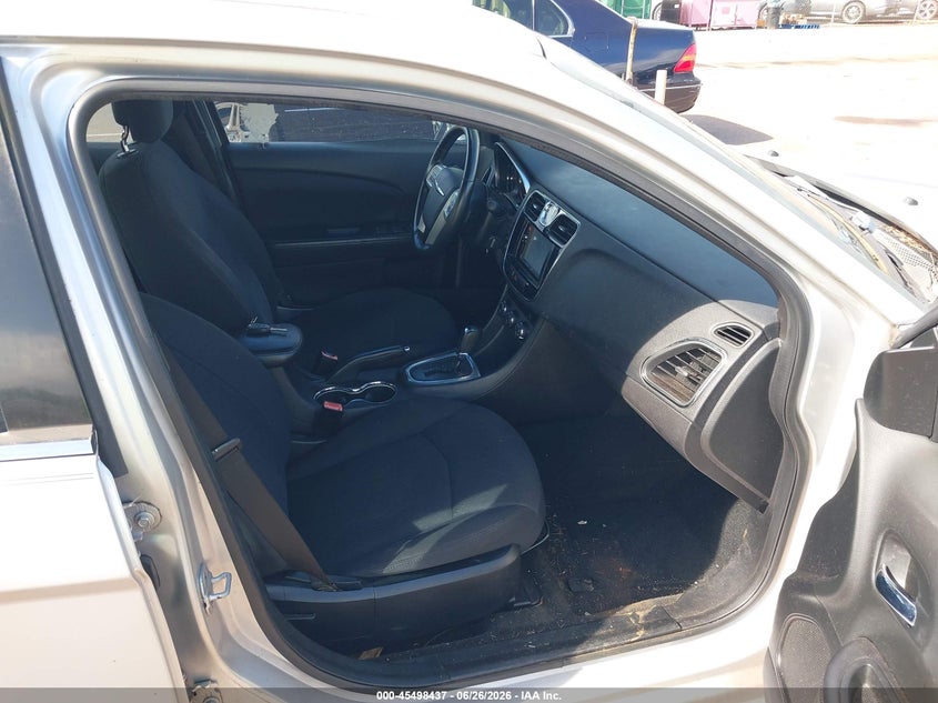2012 Chrysler 200 VIN 1C3CCBBG6CN297734 IAAI salvage auction — NORMAL WEAR, Bill Of Sale (Hawaii), sold $275 on 2026-08-18 (photo 5)