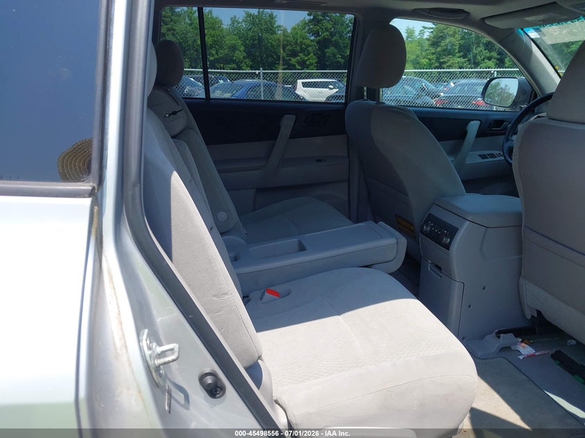2010 Toyota Highlander VIN 5TDBK3EH9AS011709 IAAI salvage auction — NORMAL WEAR, Clear (New York), sold $3,375 on 2026-07-14 (photo 8)