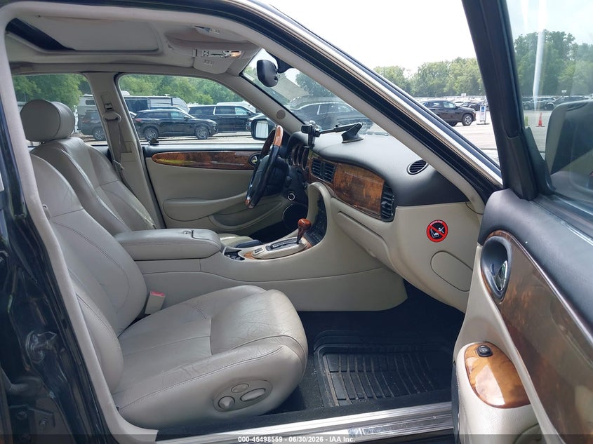 2001 Jaguar Xj series VIN SAJDA15B41MF34888 IAAI salvage auction — NORMAL WEAR, Clear (Michigan), sold $625 on 2026-07-06 (photo 5)