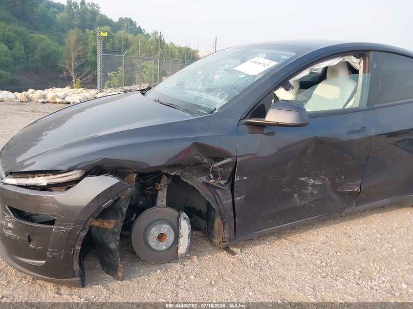 2026 Tesla Model y VIN 7SAYGDED6TF420260 IAAI salvage auction — SIDE, Salvage Title, sold $16,000 on 2026-09-02 (photo 6)