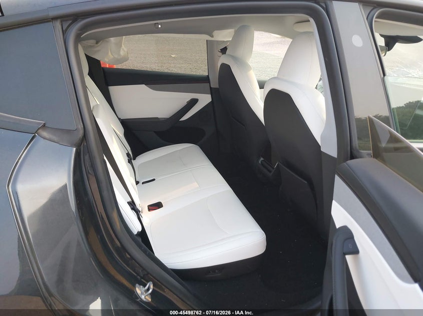 2026 Tesla Model y VIN 7SAYGDED6TF420260 IAAI salvage auction — SIDE, Salvage Title, sold $16,000 on 2026-09-02 (photo 8)