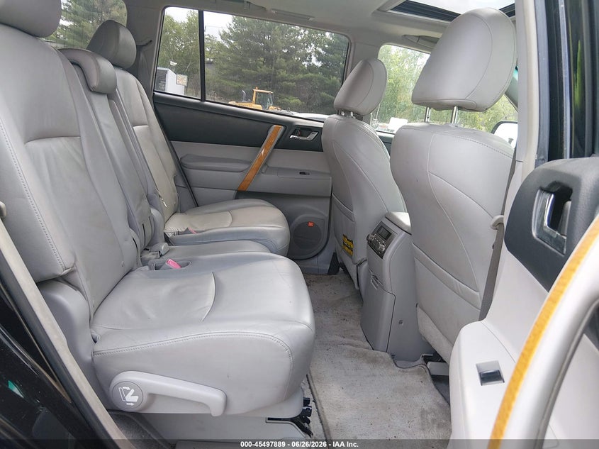 2008 Toyota Highlander hybrid VIN JTEEW44A682001955 IAAI salvage auction — NORMAL WEAR, Clear (Massachusetts), sold $475 on 2026-07-10 (photo 8)