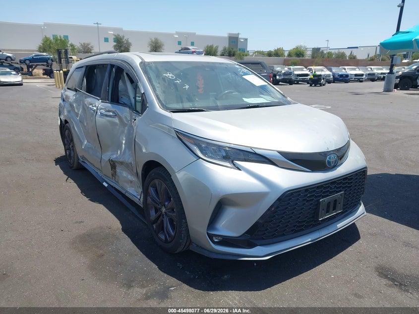 2021 Toyota Sienna VIN 5TDDRKEC9MS039341 IAAI salvage auction — SIDE, Salvage Title, sold $11,100 on 2026-07-31 (photo 1)