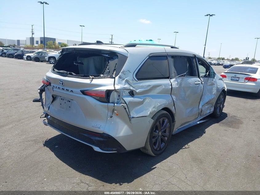 2021 Toyota Sienna VIN 5TDDRKEC9MS039341 IAAI salvage auction — SIDE, Salvage Title, sold $11,100 on 2026-07-31 (photo 4)