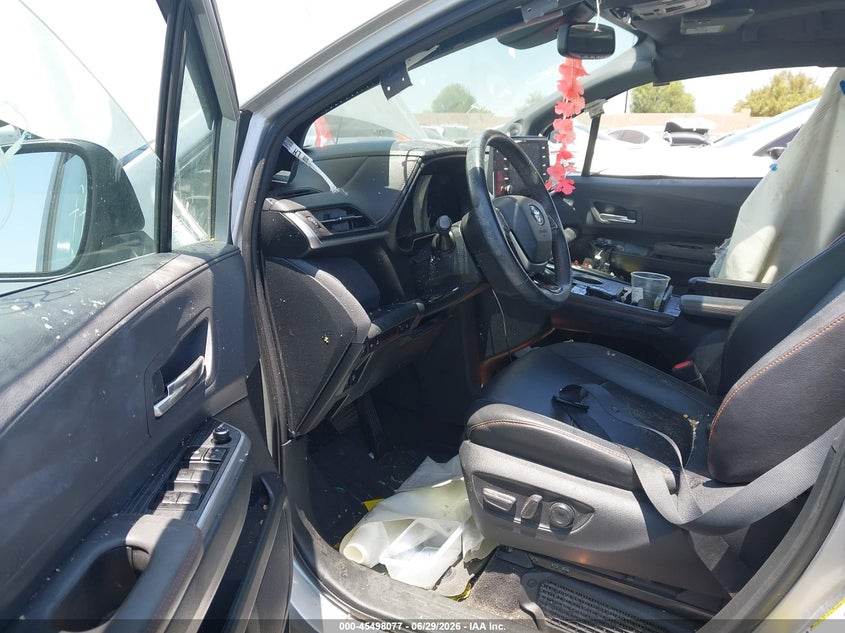 2021 Toyota Sienna VIN 5TDDRKEC9MS039341 IAAI salvage auction — SIDE, Salvage Title, sold $11,100 on 2026-07-31 (photo 5)
