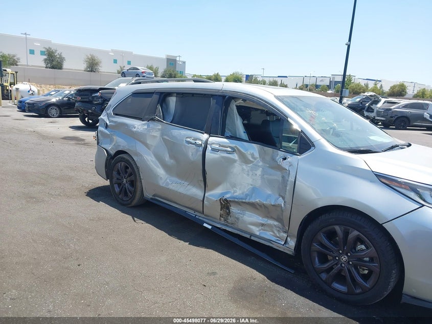 2021 Toyota Sienna VIN 5TDDRKEC9MS039341 IAAI salvage auction — SIDE, Salvage Title, sold $11,100 on 2026-07-31 (photo 6)