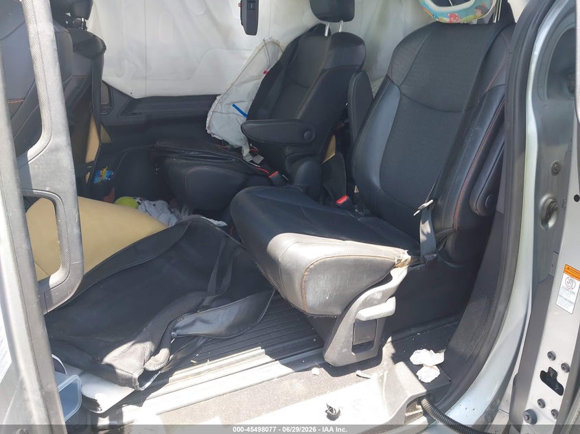 2021 Toyota Sienna VIN 5TDDRKEC9MS039341 IAAI salvage auction — SIDE, Salvage Title, sold $11,100 on 2026-07-31 (photo 8)