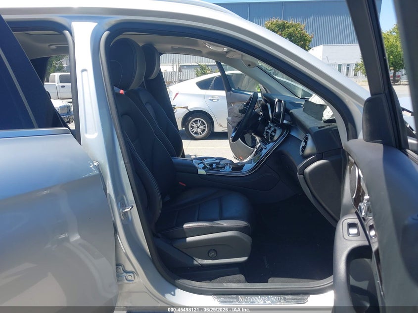2016 Mercedes-benz Glc VIN WDC0G4JB8GF048575 IAAI salvage auction — FRONT & REAR, Salvage (California), sold $2,550 on 2026-08-03 (photo 5)