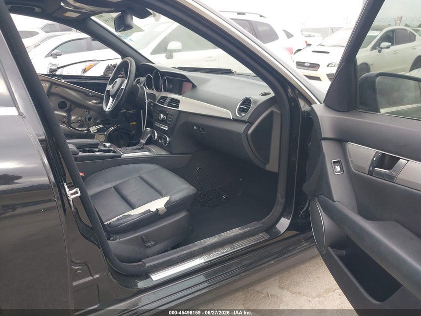 2012 Mercedes-benz C-klasse VIN WDDGF4HB3CR205411 IAAI salvage auction — LEFT SIDE, Salvage (California), sold $1,200 on 2026-07-29 (photo 5)