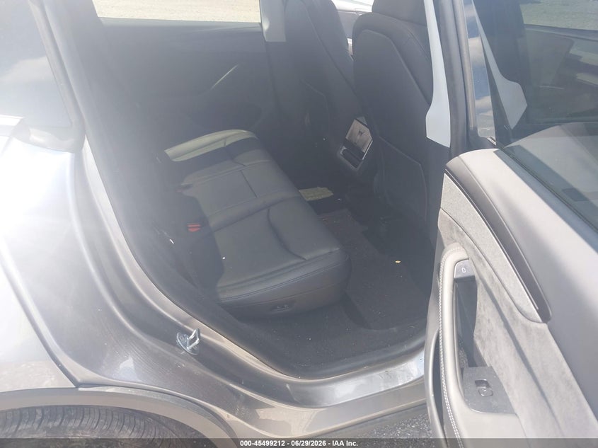 2026 Tesla Model y VIN 7SAYGDED9TF433133 IAAI salvage auction — RIGHT FRONT, Salvage Title, sold $19,950 on 2026-08-27 (photo 8)