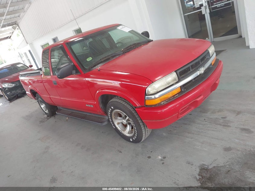 2000 Chevrolet S-10 VIN 1GCCS1958Y8251261 — IAAI salvage auction photo