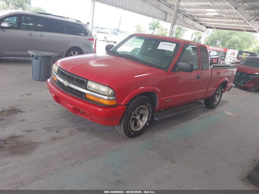 2000 Chevrolet S-10 VIN 1GCCS1958Y8251261 IAAI salvage auction — NORMAL WEAR, Clear (Florida), sold $525 on 2026-07-08 (photo 2)