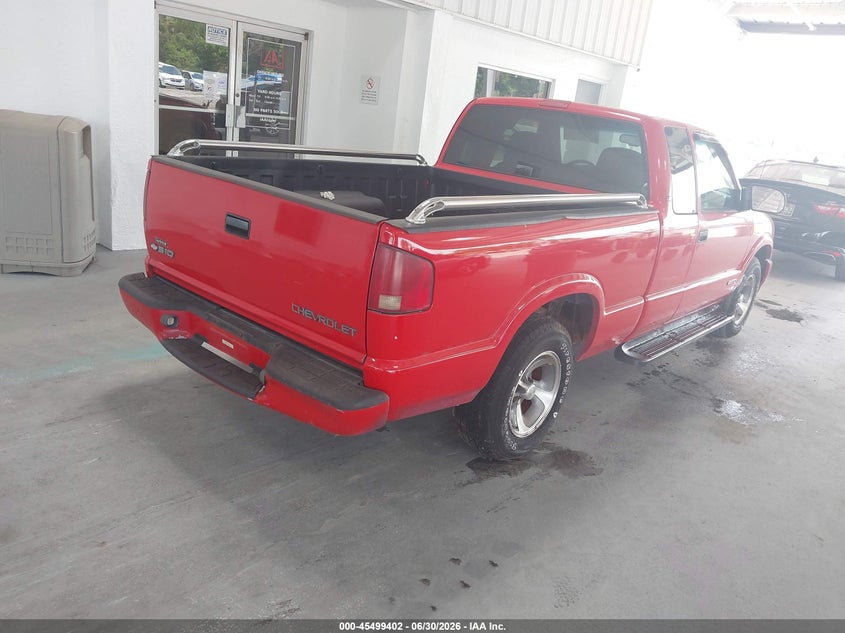 2000 Chevrolet S-10 VIN 1GCCS1958Y8251261 IAAI salvage auction — NORMAL WEAR, Clear (Florida), sold $525 on 2026-07-08 (photo 4)