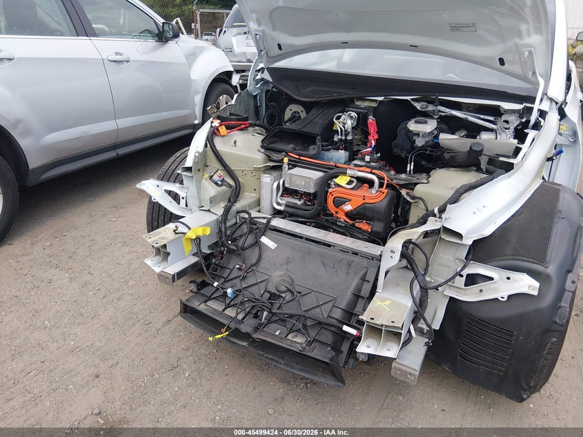 2025 Tesla Model y VIN 7SAYGDEF7SF310110 IAAI salvage auction — FRONT END, Salvage (Rhode Island), sold $12,600 on 2026-08-02 (photo 6)