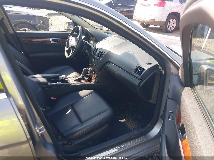 2011 Mercedes-benz C-klasse VIN WDDGF8BB9BR159534 IAAI salvage auction — WATER/FLOOD, Salvage (Pennsylvania), sold $825 on 2026-08-19 (photo 5)