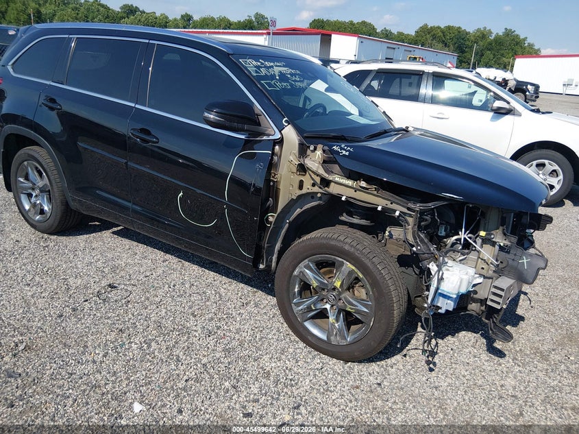 2018 Toyota Highlander VIN 5TDDZRFH5JS858457 IAAI salvage auction — UNKNOWN, Salvage Title, sold $10,100 on 2026-07-30 (photo 1)