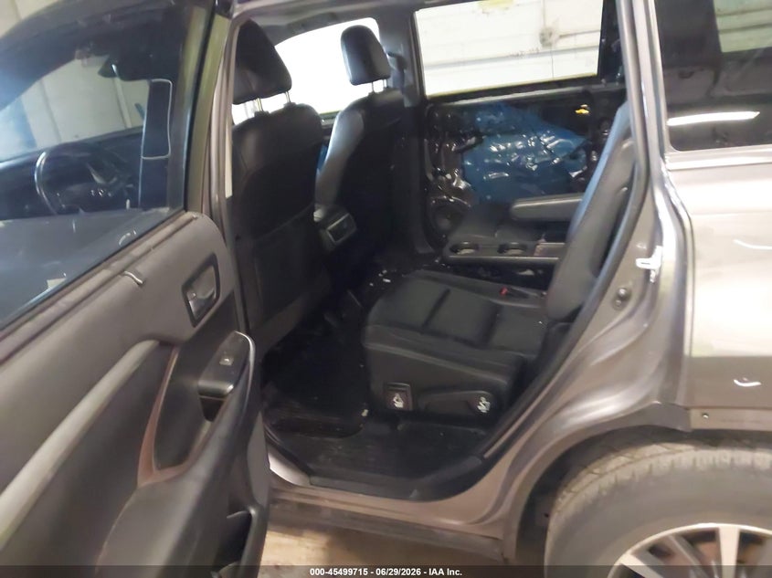 2019 Toyota Highlander VIN 5TDJZRFH5KS733852 IAAI salvage auction — ALL OVER, Salvage (Minnesota), sold $7,100 on 2026-08-02 (photo 8)