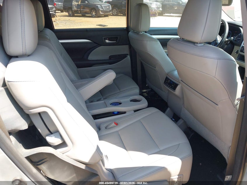 2017 Toyota Highlander VIN 5TDKZRFH2HS217834 IAAI salvage auction — REAR END, Salvage (North Carolina), sold $8,600 on 2026-07-20 (photo 8)
