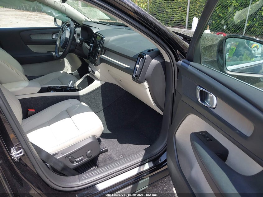 2020 Volvo Xc40 VIN YV4AC2HL7L2318807 IAAI salvage auction — FRONT END, Salvage Title, sold $4,150 on 2026-08-13 (photo 5)