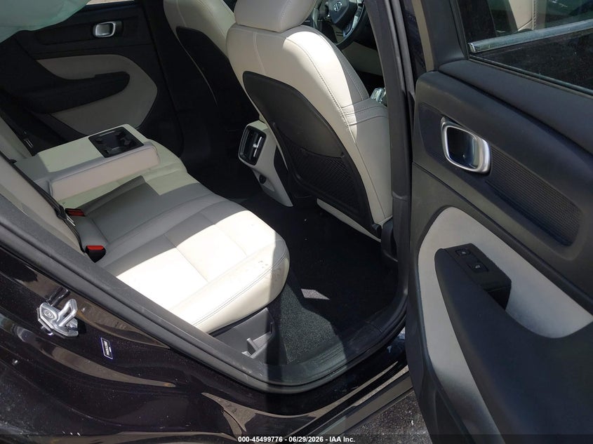 2020 Volvo Xc40 VIN YV4AC2HL7L2318807 IAAI salvage auction — FRONT END, Salvage Title, sold $4,150 on 2026-08-13 (photo 8)