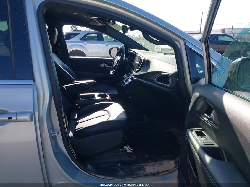 2026 Chrysler Pacifica VIN 2C4RC1BG8TR167599 IAAI salvage auction — WATER/FLOOD, Salvage Title, sold $10,600 on 2026-08-20 (photo 5)