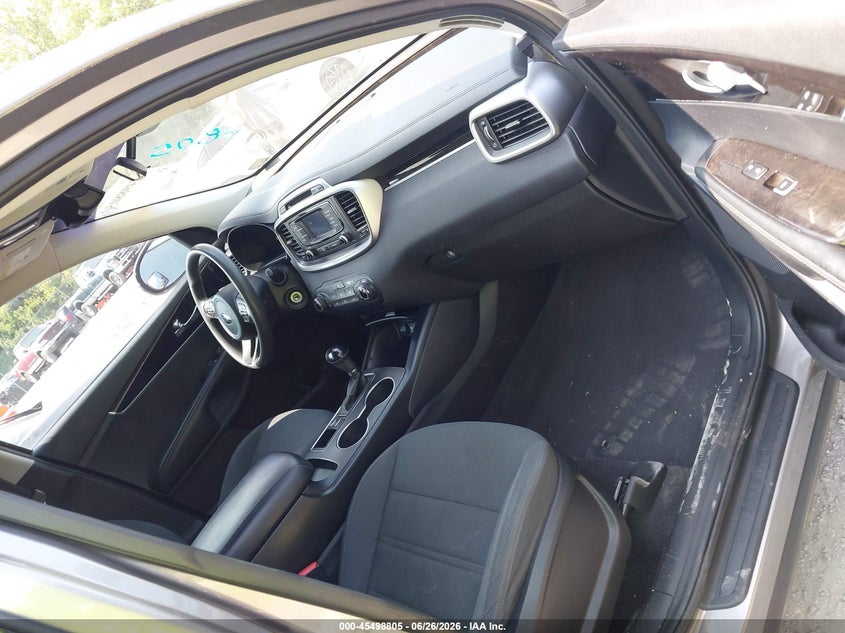 2016 Kia Sorento VIN 5XYPGDA30GG058785 IAAI salvage auction — NORMAL WEAR, Clear (Virginia), sold $2,600 on 2026-07-28 (photo 5)