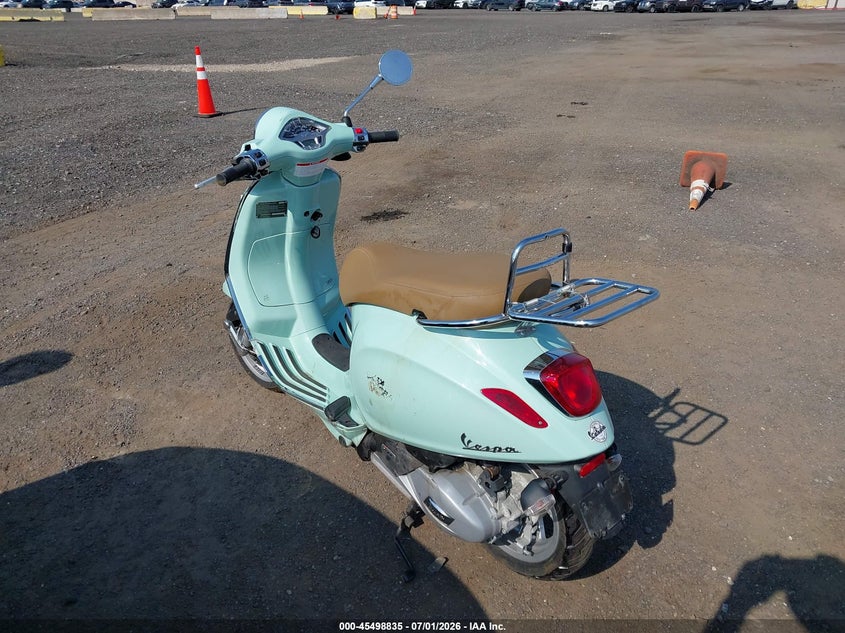 2021 Vespa - VIN ZAPM818G2M5903744 IAAI salvage auction — LEFT & RIGHT, Salvage Title, sold $450 on 2026-07-29 (photo 3)
