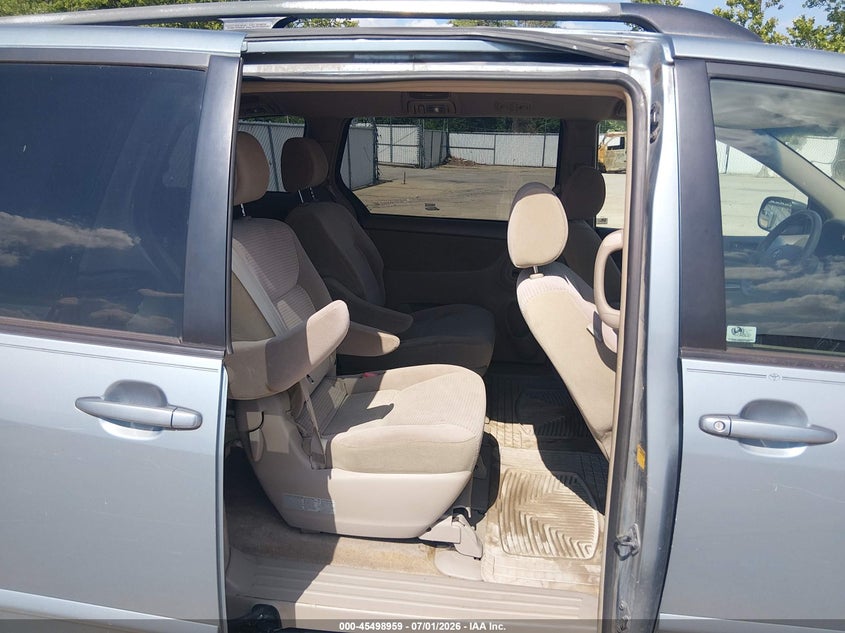 2006 Toyota Sienna VIN 5TDZA23C16S490721 IAAI salvage auction — NORMAL WEAR, Clear (Illinois), sold $650 on 2026-07-14 (photo 8)