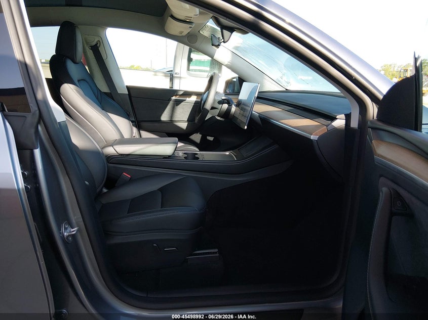 2025 Tesla Model y VIN 7SAYGDEF5SA363076 IAAI salvage auction — LEFT FRONT, Salvage Title, sold $2,050 on 2026-07-31 (photo 5)