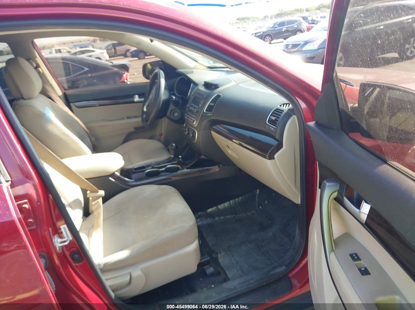 2015 Kia Sorento VIN 5XYKT3A64FG568601 IAAI salvage auction — SIDE, Rebuildable (Florida), sold $25 on 2026-07-16 (photo 5)