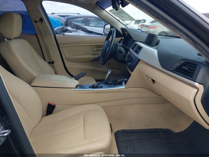 2015 BMW 3er VIN WBA3B1G54FNT64770 IAAI salvage auction — WATER/FLOOD, Salvage (Texas), sold $550 on 2026-07-29 (photo 5)