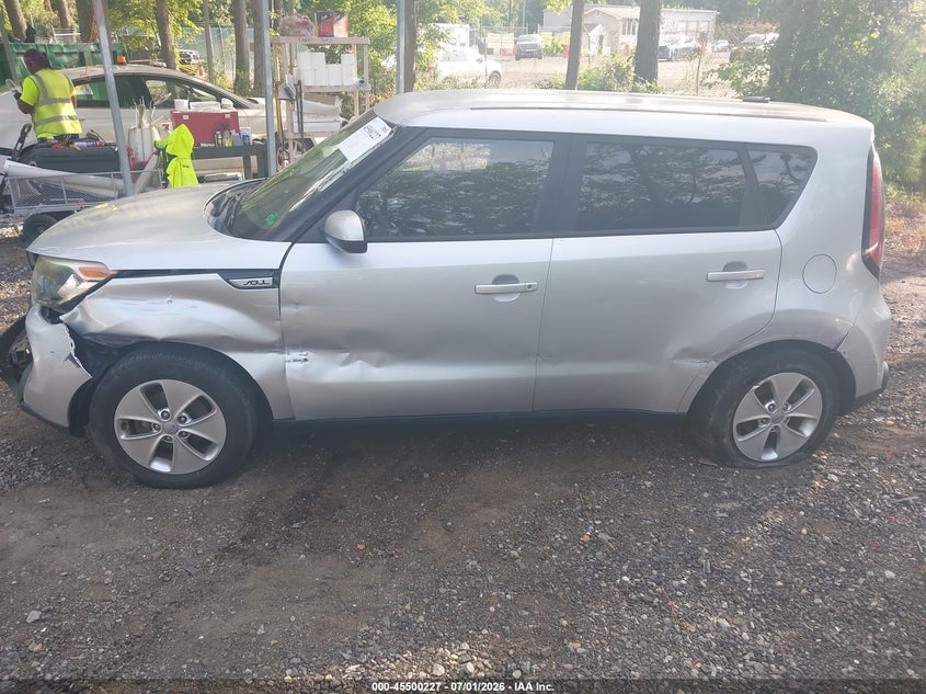 2015 Kia Soul VIN KNDJN2A22F7816564 IAAI salvage auction — NORMAL WEAR, Clear (Virginia), sold $500 on 2026-07-28 (photo 6)