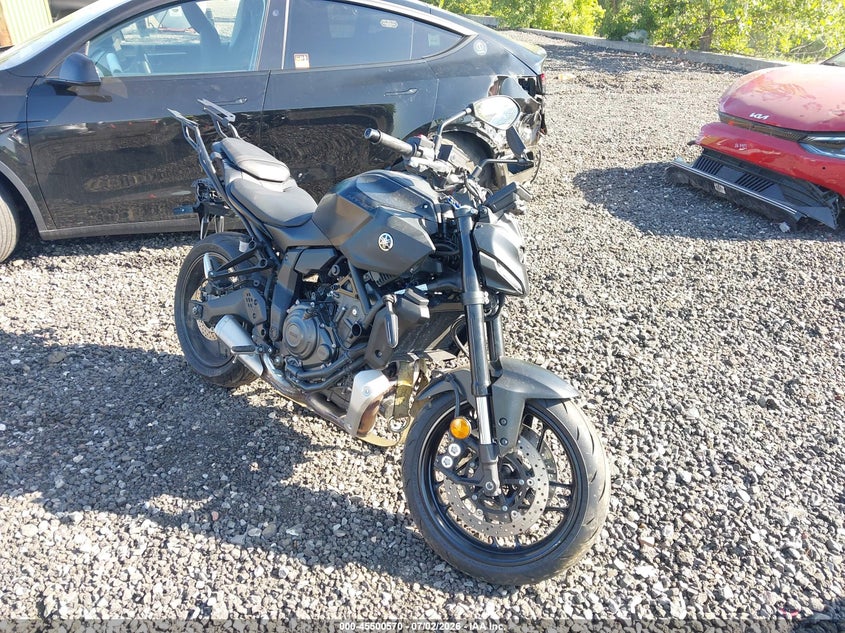 2025 Yamaha VIN JYARM48E9SA002888 IAAI salvage auction — LEFT SIDE, Salvage Title, sold $25 on 2026-07-31 (photo 1)