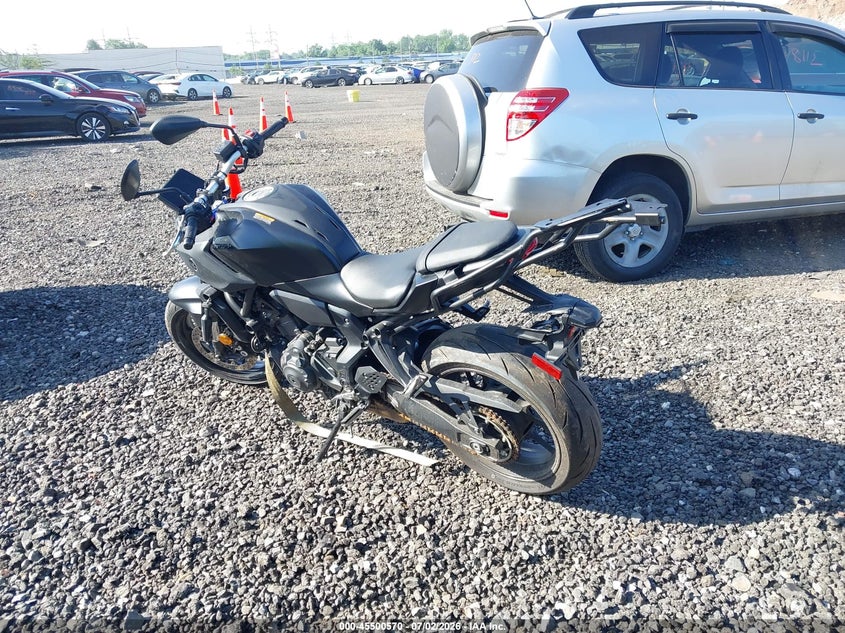 2025 Yamaha VIN JYARM48E9SA002888 IAAI salvage auction — LEFT SIDE, Salvage Title, sold $25 on 2026-07-31 (photo 3)